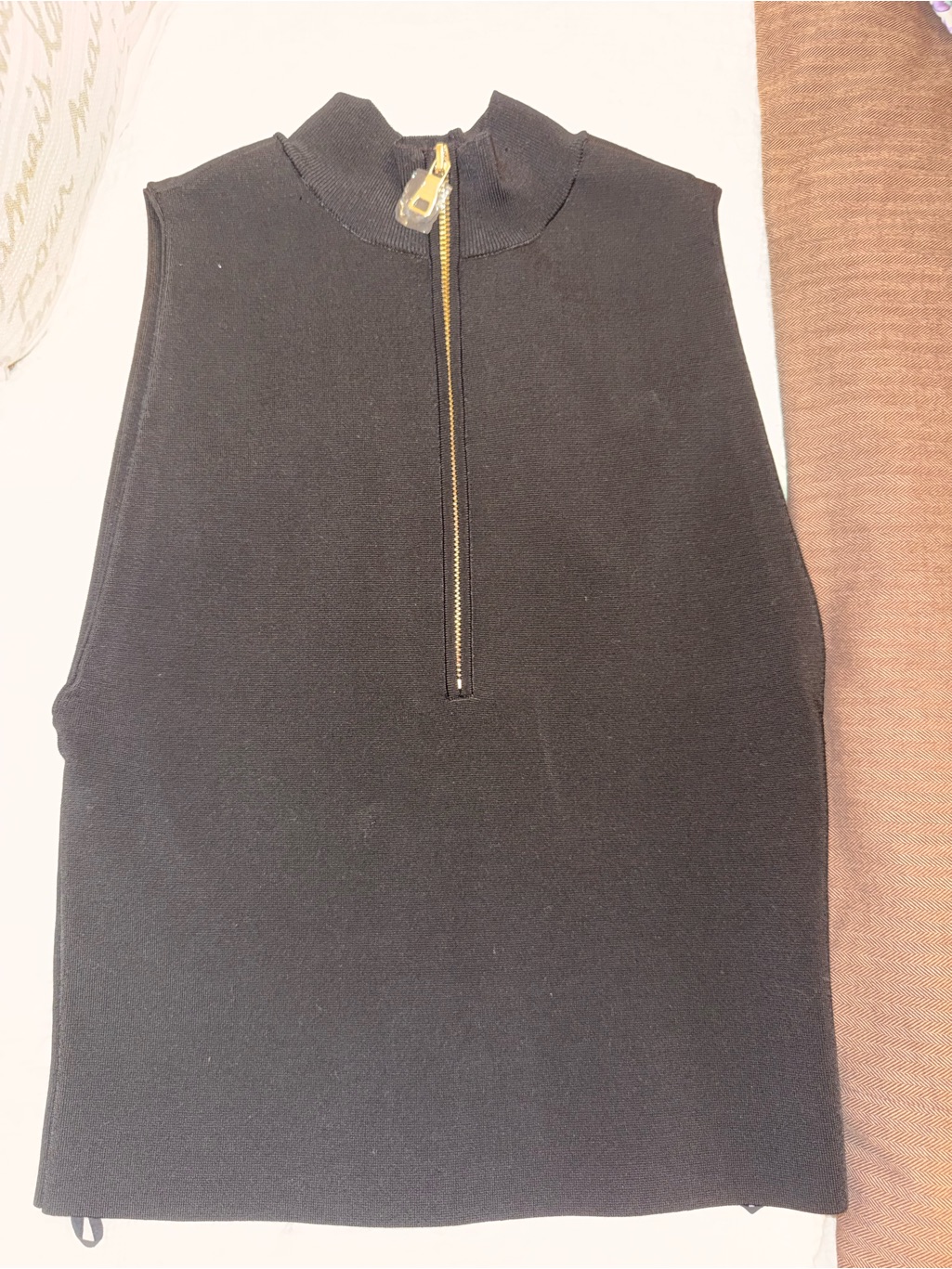 Alice + Olivia Black Sleeveless Mock Neck Tank With Gold Zip Nwt